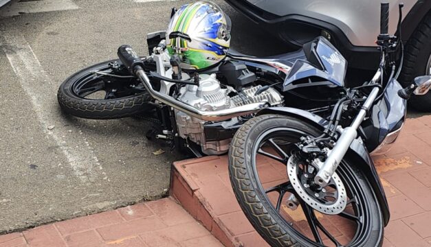 Motociclista fica ferido após colisão com camionete em Catalão