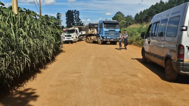 Rodovia municipal Sebastião de Pádua em Catalão é temporariamente interditada: motoristas mobilizam-se por melhorias urgentes