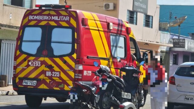 Colisão deixa motociclista ferido em cruzamento no bairro Nossa Senhora de Fátima, em Catalão