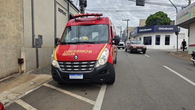 Colisão entre carro e moto deixa motociclista ferida no bairro São João em Catalão