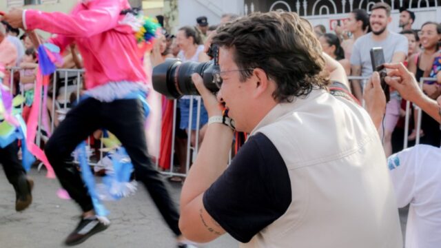 Fotógrafo Lucas Machado trabalha em novo livro sobre as Congadas de Catalão, Goiás