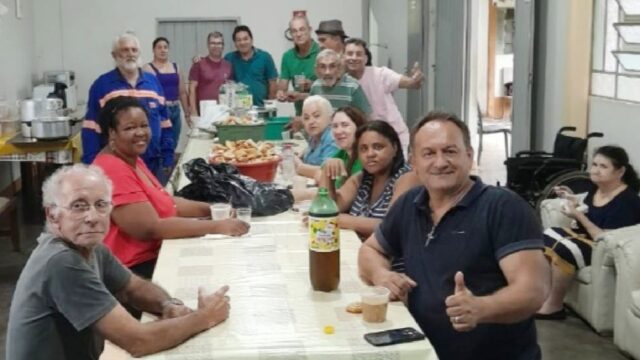 Adson Dias, Tiãozinho e Varimon levam alegria ao Abrigo Euripedes Pereira em Catalão
