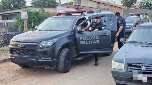 Homem de 39 anos é baleado em tentativa de homicídio em Catalão; suspeito do crime é vizinho da vítima.