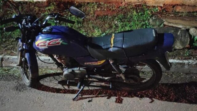 Homem é detido ao ser flagrado em motocicleta com identificação raspada em Palmelo