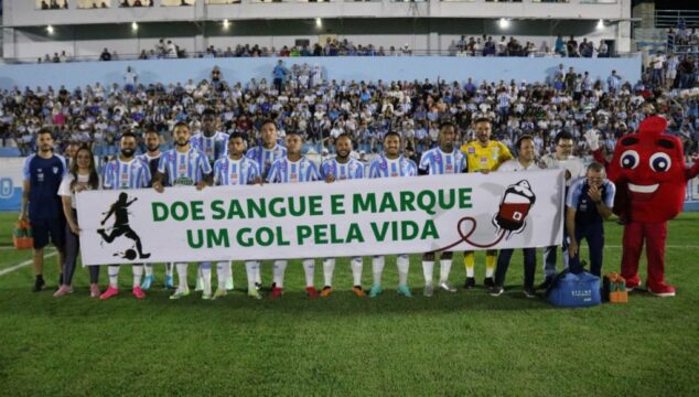 Jogo entre Crac x Goiás teve a presença do hemoguinho e faixa de incentivo à doação de sangue