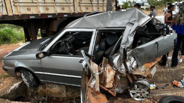 Acidente de trânsito: Caminhão colide contra carro e deixa homem ferido na rodovia GO-506, no município de Catalão