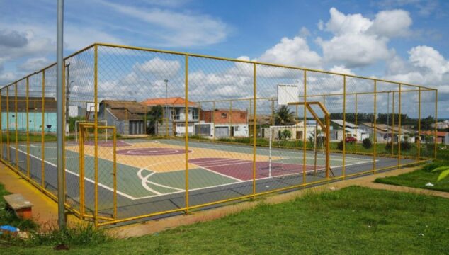Comunidade de Catalão é beneficiada com reforma de quadras esportivas