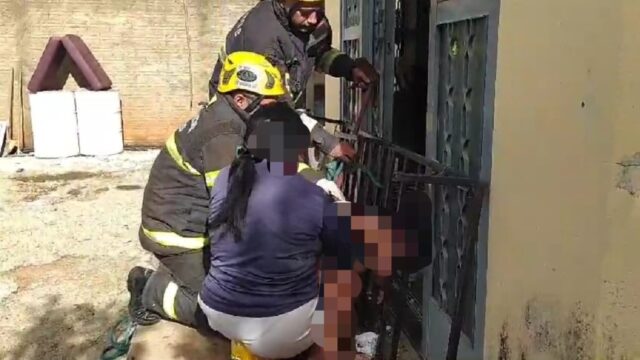 Criança de 01 ano fica com a cabeça presa em grade e é socorrida por bombeiros de Caldas Novas