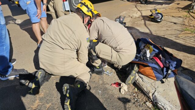 Motociclista fica ferido após colidir com veículo de passeio em Catalão