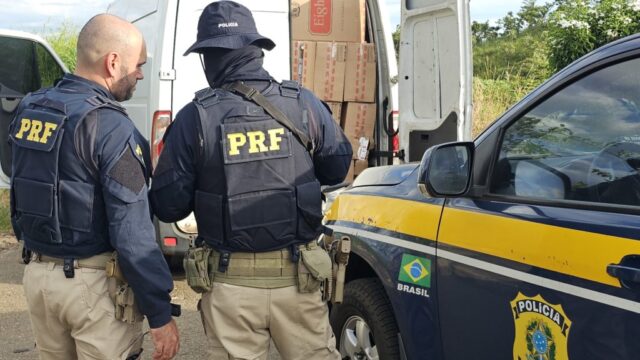 Motorista é preso pela PRF com van carregada de cigarros contrabandeados em Catalão