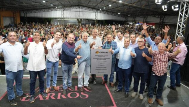 Moradores da Cisterna comemoram a inauguração do asfalto na comunidade rural com show de Valéria Barros e churrasco gratuito