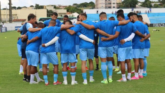 Crac demite 10 jogadores e inicia busca por reforços para a disputa da Série D