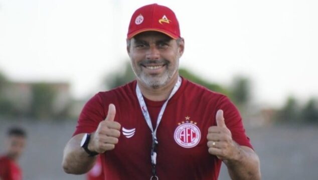 Crac age rapidamente e contrata Leandro Sena como novo técnico após saída de Wagner Lopes