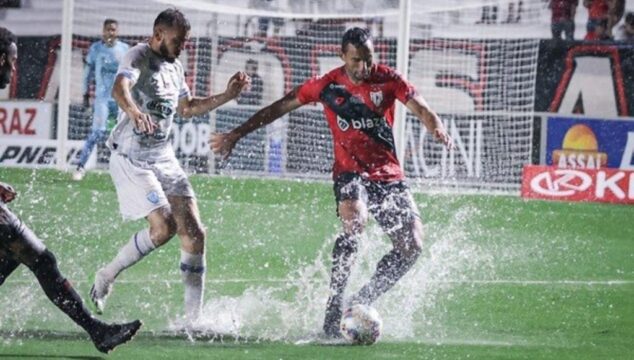Confronto entre Atlético Goianiense e Crac tem nova data definida pela FGF após interrupção por chuvas no Antônio Accioly