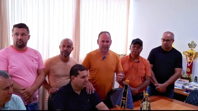 Presidente da Câmara de Ouvidor recepciona a volta do prefeito Cebinha ao Paço Municipal