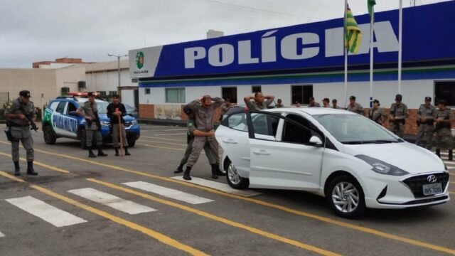 Policiais militares de Catalão aprimoram habilidades em abordagem a veículos com treinamento especializado