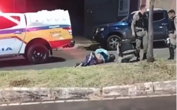 VÍDEO: homens sofrem acidente e ficam gravemente feridos durante perseguição policial em Uberlândia
