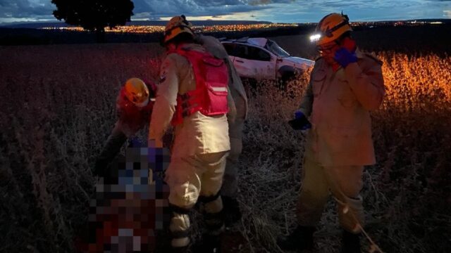 Motorista fica ferido ao tentar desviar de cachorro e capotar na GO-213, entre Caldas Novas e Ipameri
