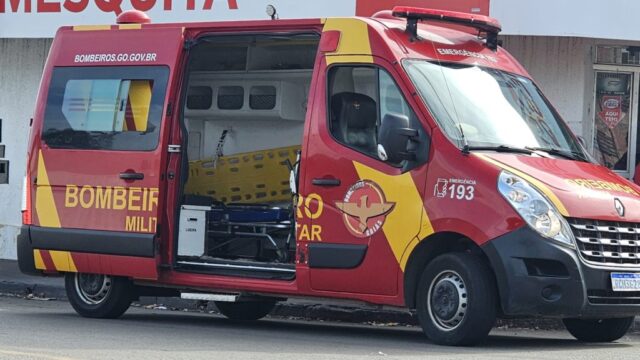 Mulher fica ferida após queda de moto em Catalão