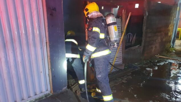 Mulher coloca fogo na própria casa em Catalão