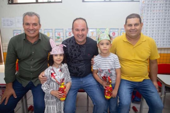 Em Ouvidor, presidente da Câmara Cleitinho participa da entrega de ovos de Páscoa