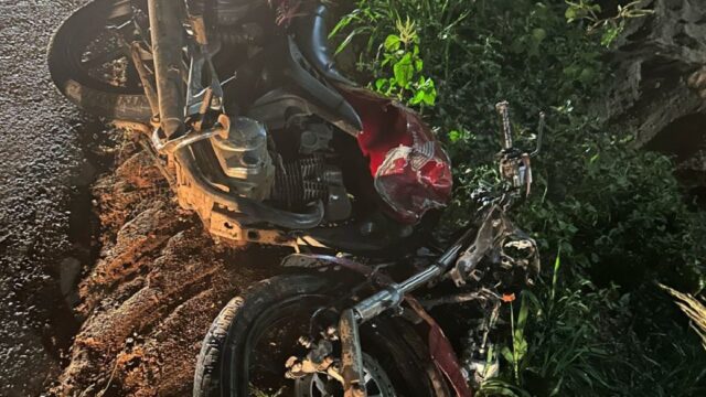 Motociclista fica gravemente ferida após colisão com caminhão na GO-330 em Ipameri
