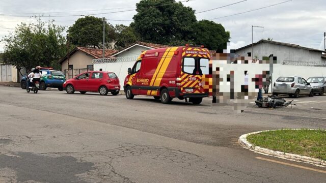 Homem fica ferido após colisão entre carro e moto em Catalão