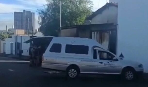 Mulher é morta a facadas pelo ex-companheiro no bairro Shopping Park em Uberlândia