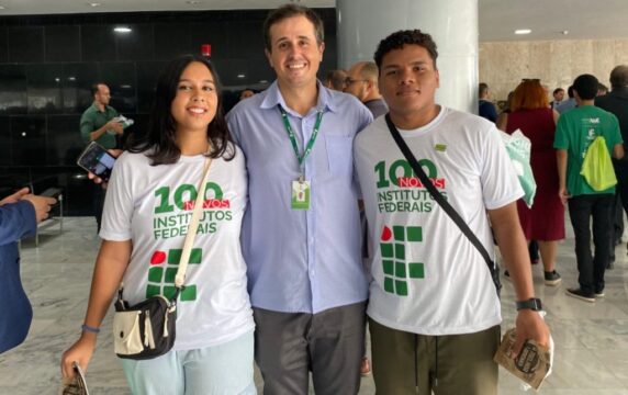 Alunos escrevem cartas pedindo a mudança de tipologia do Instituto Federal Campus Avançado de Catalão