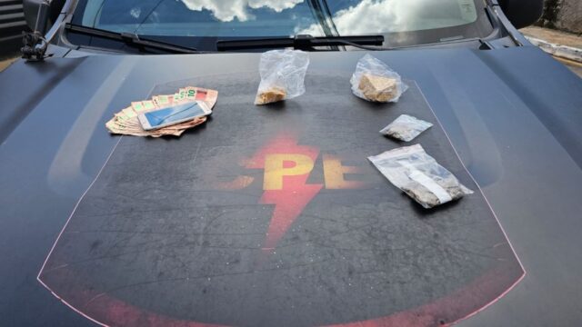 Em Catalão, adolescente de 17 anos é apreendido com drogas e R$ 320 em notas falsas