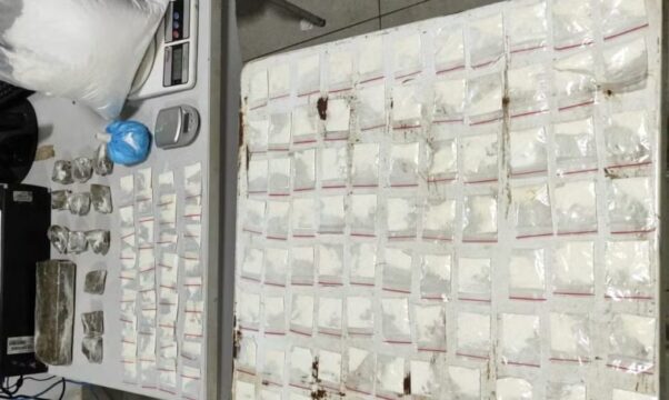 Araguari: Adolescente é apreendido com mais de 100 papelotes de cocaína e 12 tabletes de maconha