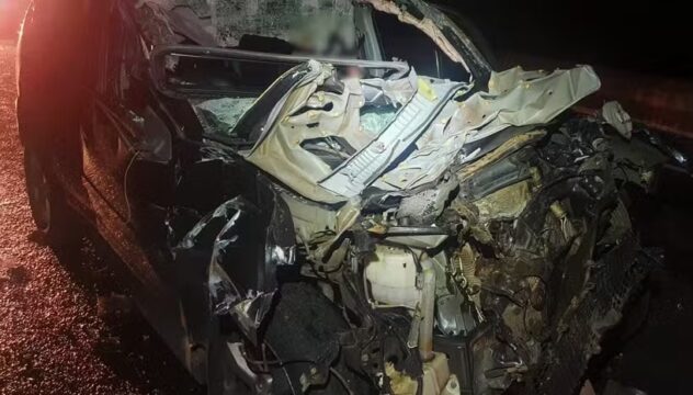 Motorista de carro morre ao bater na traseira de carreta na BR-050, em Minas Gerais