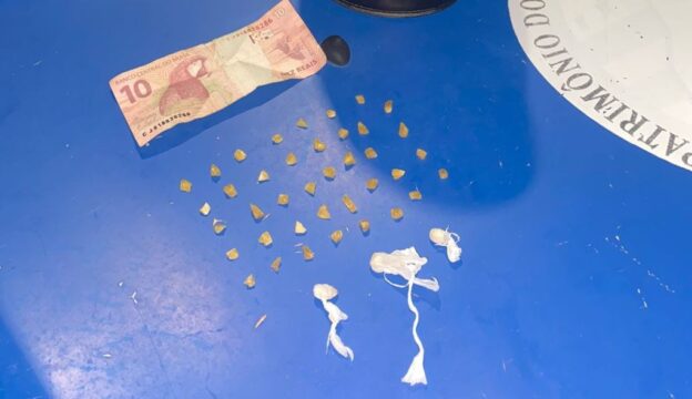Jovem de 18 anos é preso pelo crime de tráfico de drogas, em Catalão