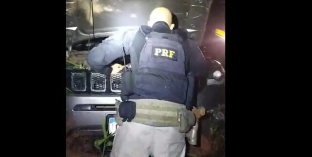 PRF de Uberlândia recupera veículo clonado, apreende drogas e prende suspeito após perseguição na BR-365