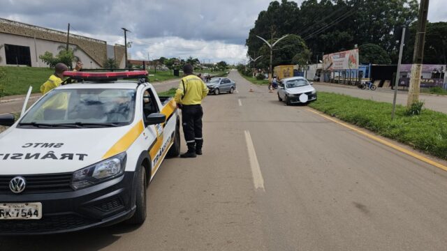 Acidente de trânsito: veículos colidem em avenida de Catalão