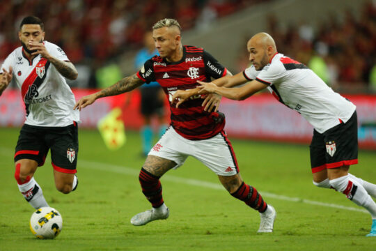 Ingressos para o jogo entre Atlético-GO e Flamengo já podem ser comprados; valores variam de R$ 150 a R$ 400