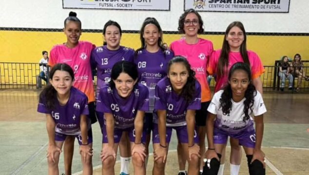 Equipes femininas de futsal de Minas Gerais e Goiás realizam amistoso e dia de integração entre os projetos