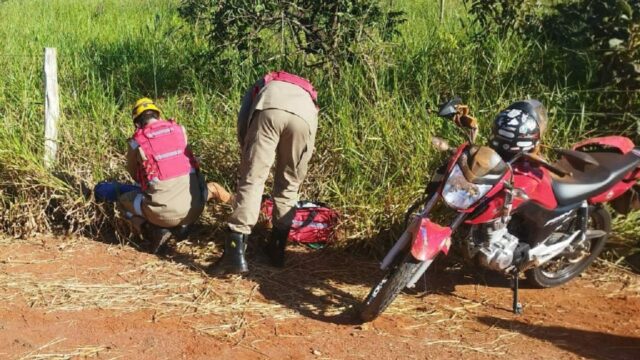 Homem fica ferido após sofrer queda de moto em Caldas Novas