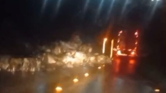 Carreta tomba na rodovia GO-210 entre Catalão a Davinópolis