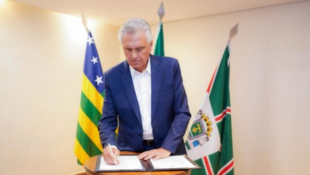 Caiado assina projeto que cria Política Estadual de Combustíveis de Goiás