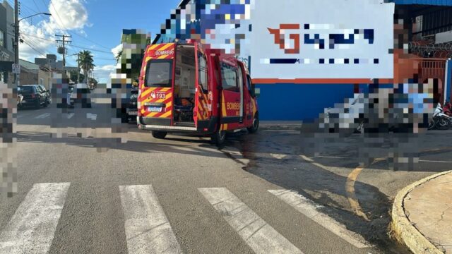 Corpo de Bombeiros registra acidente de trânsito entre dois automóveis no Bairro Mãe de Deus, em Catalão