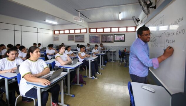 Governo de Goiás vai pagar bônus por produtividade a servidores da educação