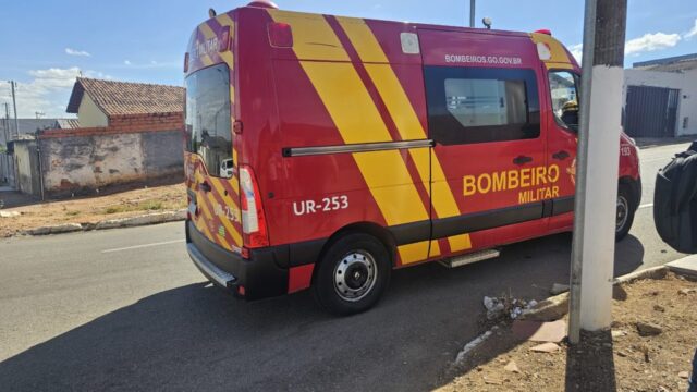 Acidente entre carro e moto deixa passageiro ferido em Catalão