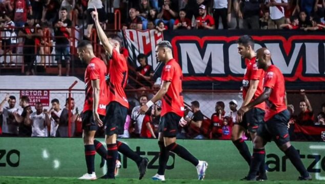 Atlético-GO domina, goleia o Brusque por 4 a 2 e avança às oitavas da Copa do Brasil