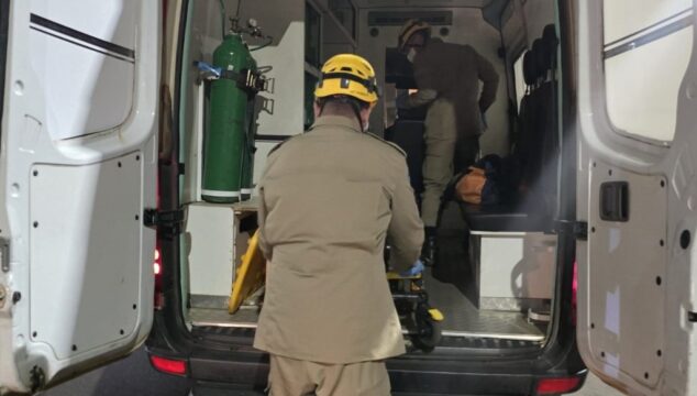 Homem fica ferido após se envolver em acidente entre carro e moto em Catalão