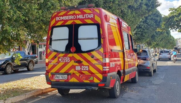 Motociclista fica ferido após colidir moto na traseira de carro em avenida de Catalão