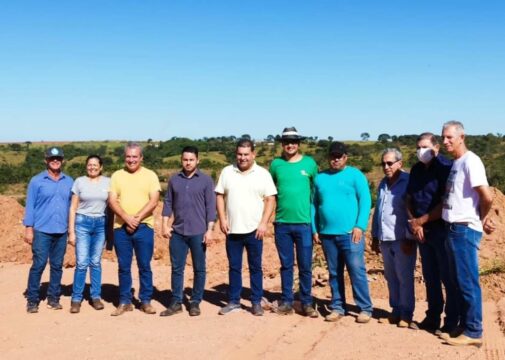 Prefeito Cebinha e o Prefeito Hugo Deleon dá início a adequação do aterro sanitário no município de Ouvidor