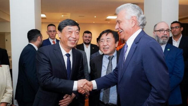 Caiado recebe comitiva chinesa em busca de novos negócios para Goiás