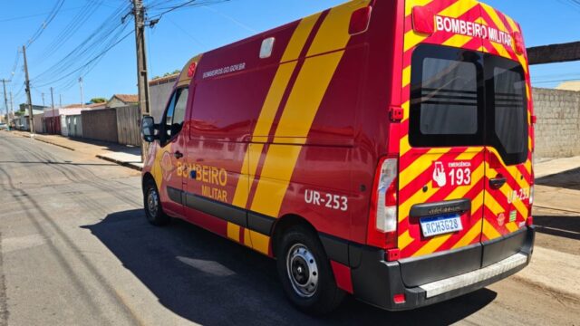 Criança fica ferida após carro colidir contra moto e fugir em Catalão