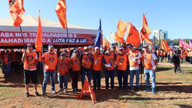 SIMECAT participa do “22 de maio por mais direitos”; evento em Brasília reuniu mais de 20 mil trabalhadores